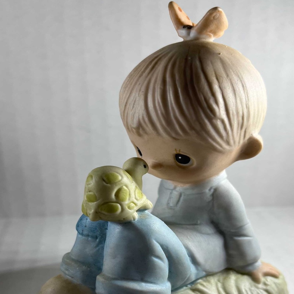 Pre-owned Vintage Jonathan & David "Love is Kind"Precious figurine